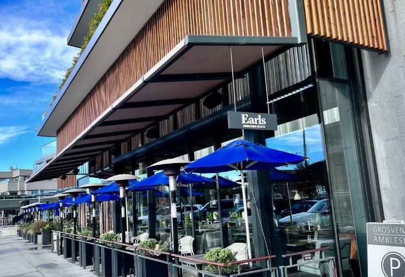 스탠다드 스튜디오, Kia Oceanview Property