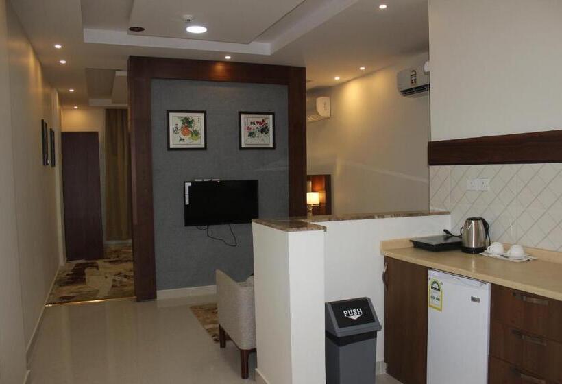 Deluxe Suite King Bed, Delta Hotel Suites