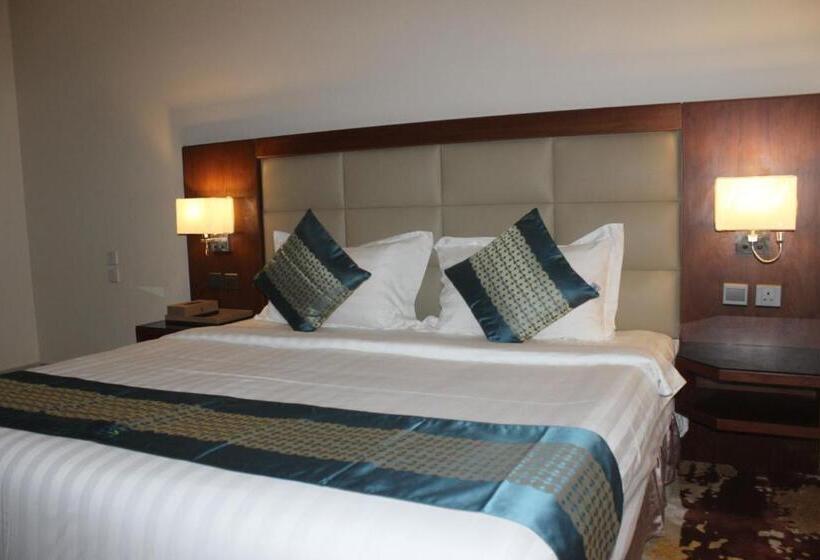 Deluxe Suite King Bed, Delta Hotel Suites