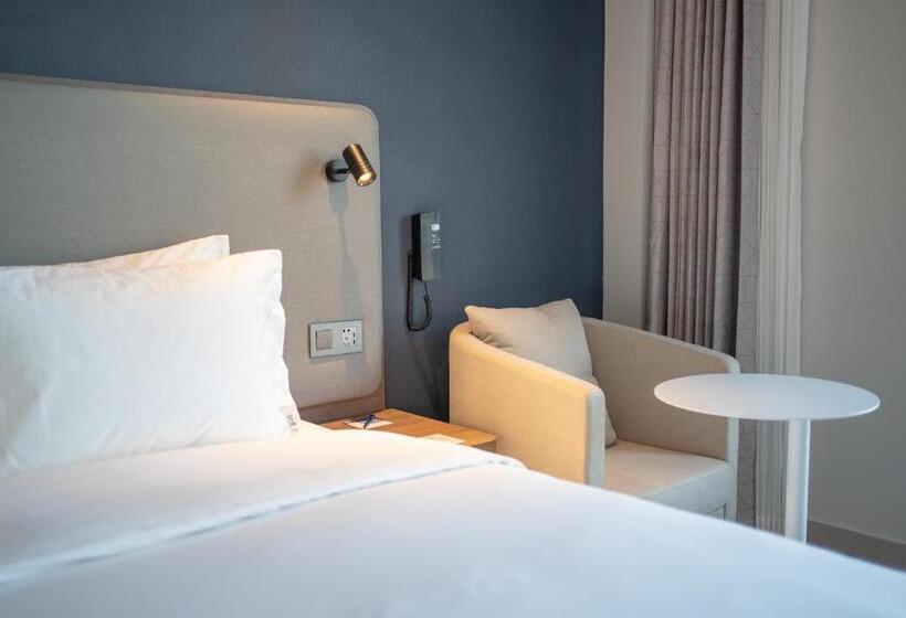 带大床的标准间, Holiday Inn Express Qingdao Northern West Coast, An Ihg