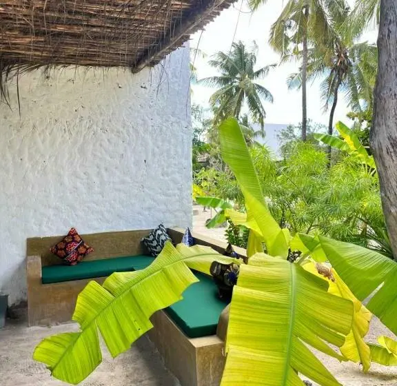 بنگله خانوادگی, Karanga Bungalows