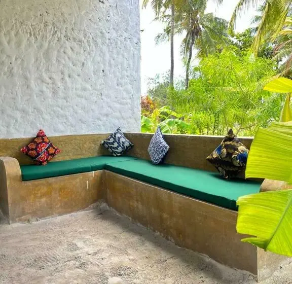 بنگله خانوادگی, Karanga Bungalows