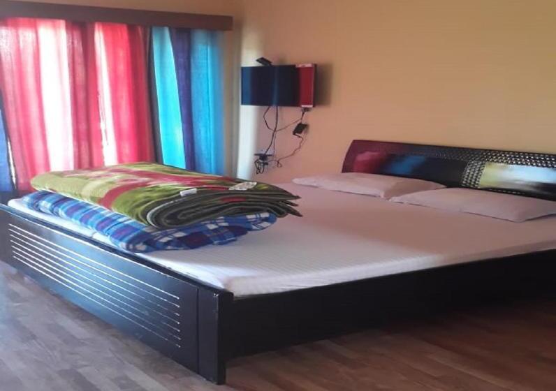 带大床的高级房间, Sadbhavana Resort, Pithoragarh