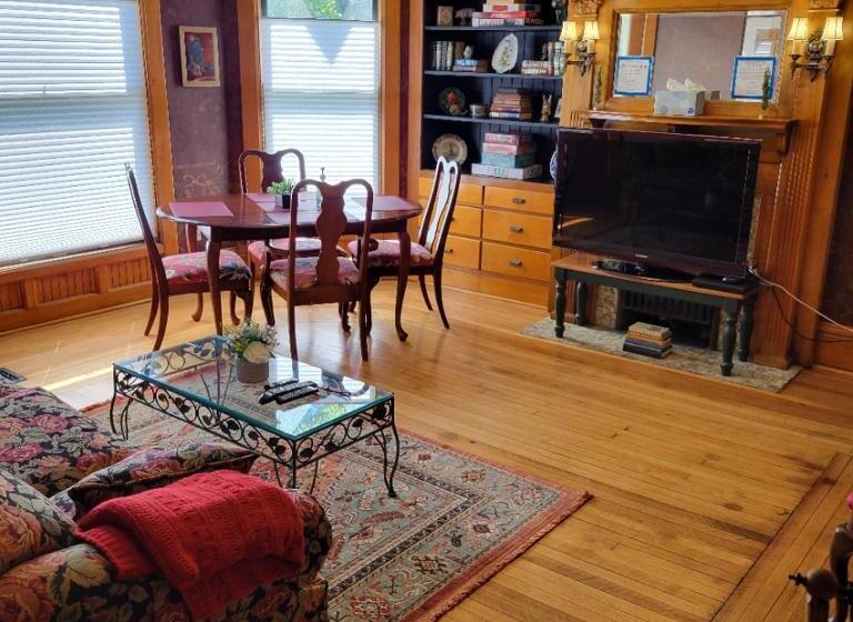 Quarto standard, Art And Lodging