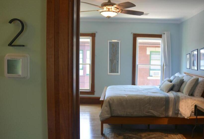 Standard-huone, Art And Lodging