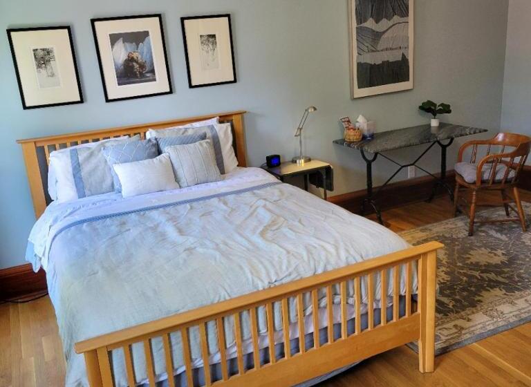Standard-huone, Art And Lodging