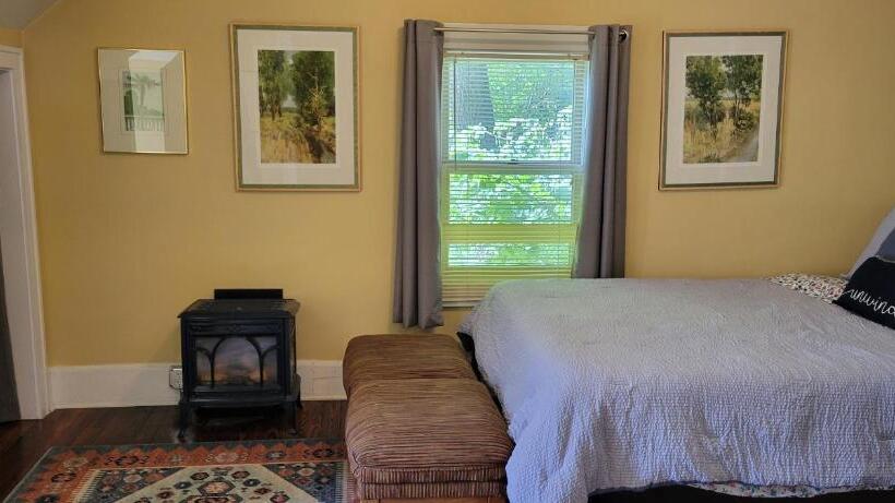 Deluxe-huone, Art And Lodging