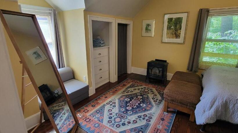 Quarto deluxe, Art And Lodging