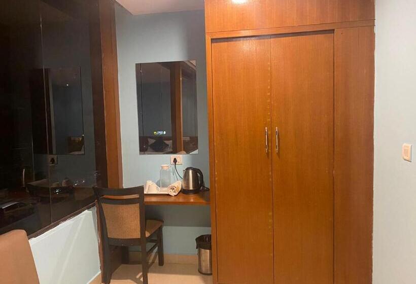 Chambre Standard, O V3r Residency