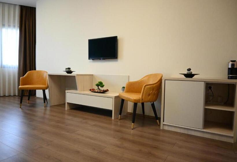 اتاق استاندارد با بالکن, Gold Felicia