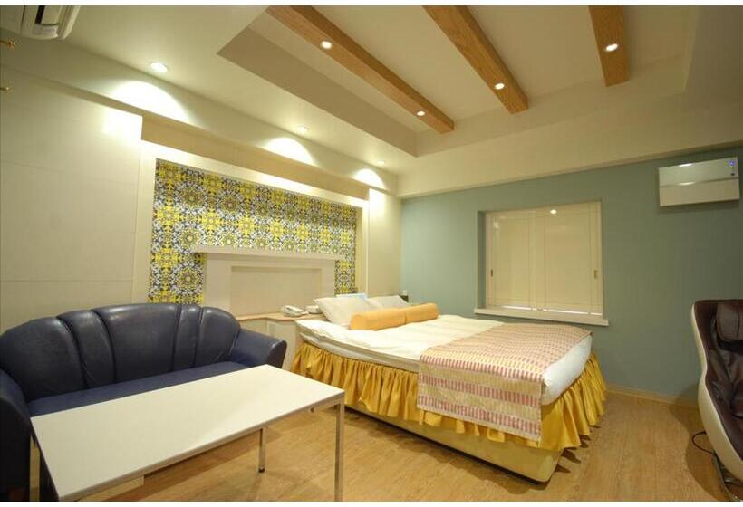 이코노미 룸, K S Mine