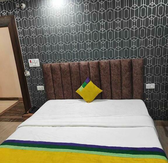 トリプルクラシックルーム, Oyo 70116 Vrindavan Resorts