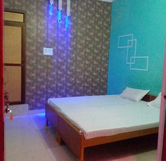 Трехместный Номер Классика, Oyo 70116 Vrindavan Resorts