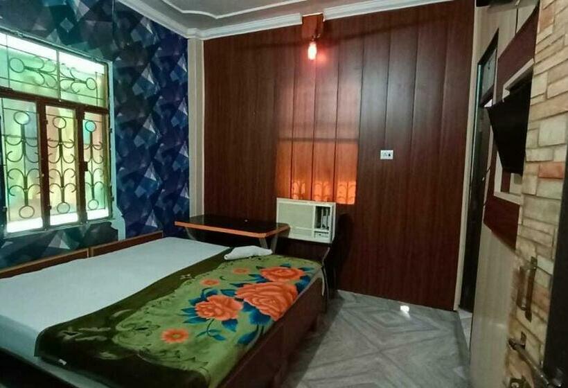 Трехместный Номер Классика, Oyo 70116 Vrindavan Resorts