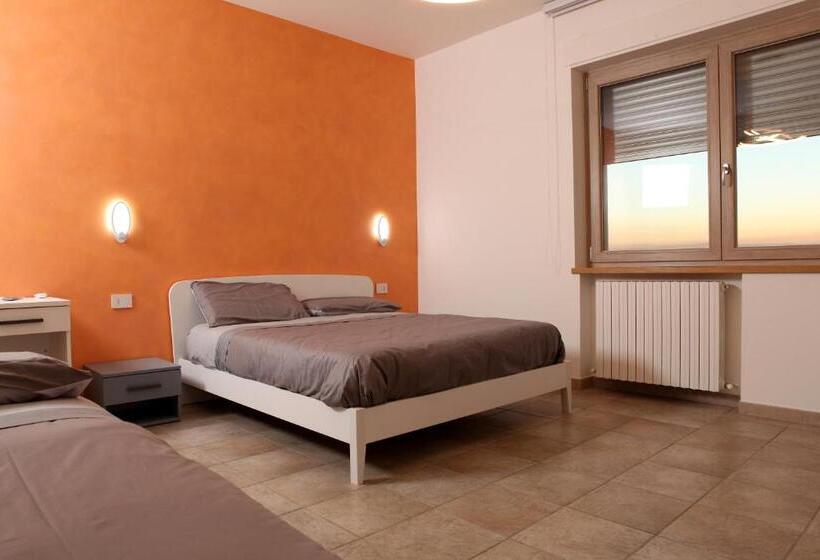 Номер Стандарт Трехместный, Villa Martina Pia B&b
