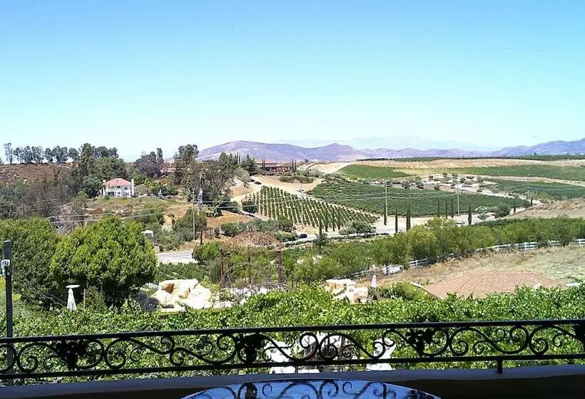 クイーンサイズベッドのスタンダードルーム, Churon Inn Winery