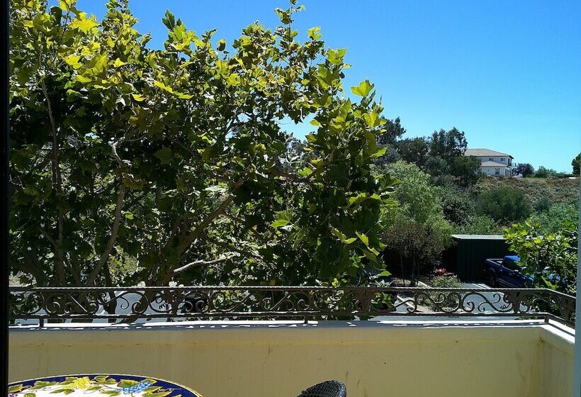 キングサイズベッドのスタンダードルーム, Churon Inn Winery