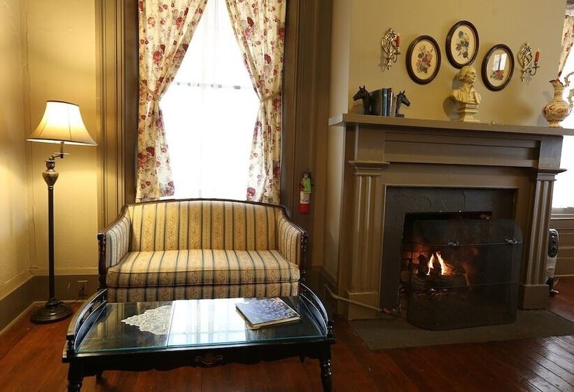 غرفة قياسية, The Lafayette Inn & Restaurant