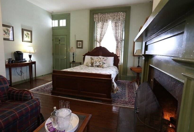 Номер Стандарт, The Lafayette Inn & Restaurant