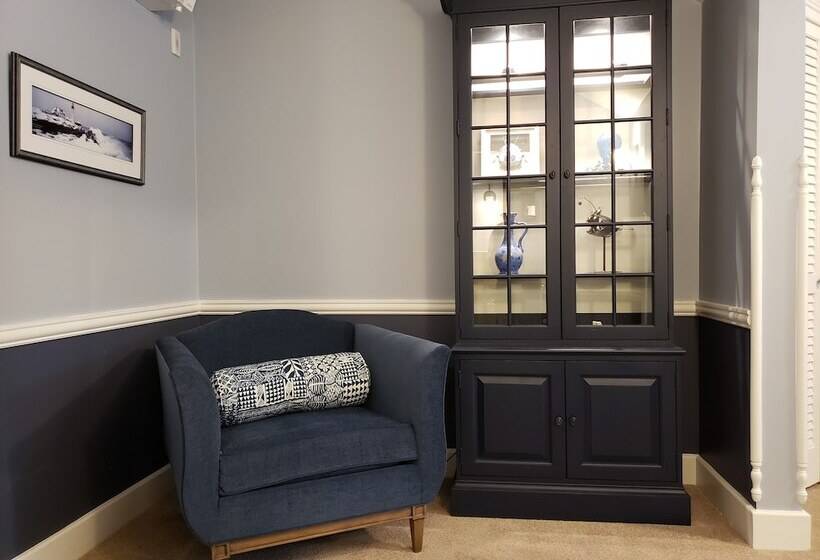 חדר דחוקס עם מיטת קינג, The Primrose