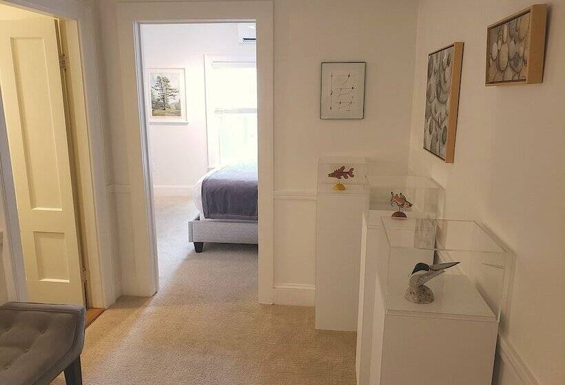 חדר דחוקס עם מיטת קינג, The Primrose