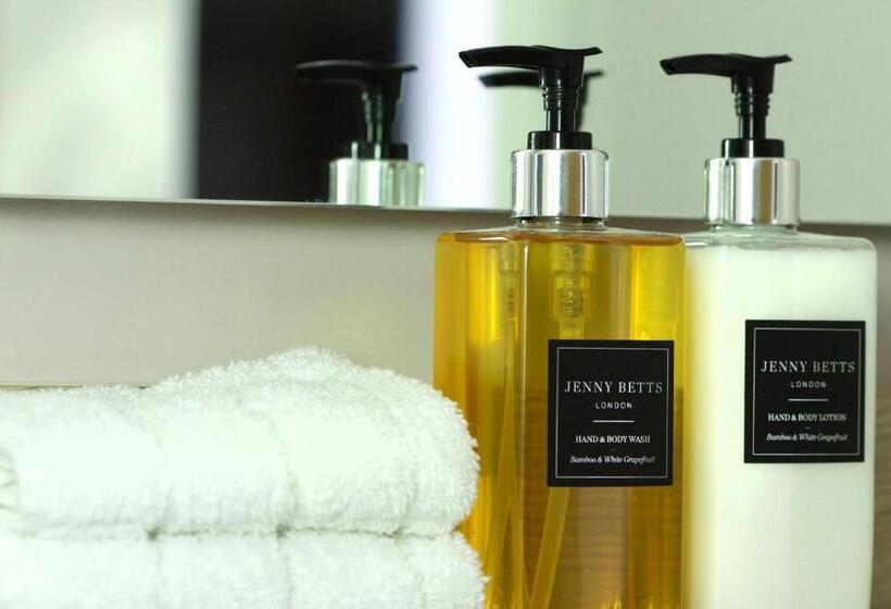 جناح, The Kings Arms