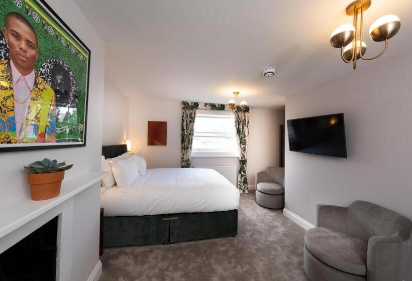 جناح, The Kings Arms