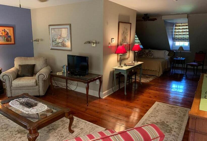 جناح سرير كينج, The Lily Inn  Burlington