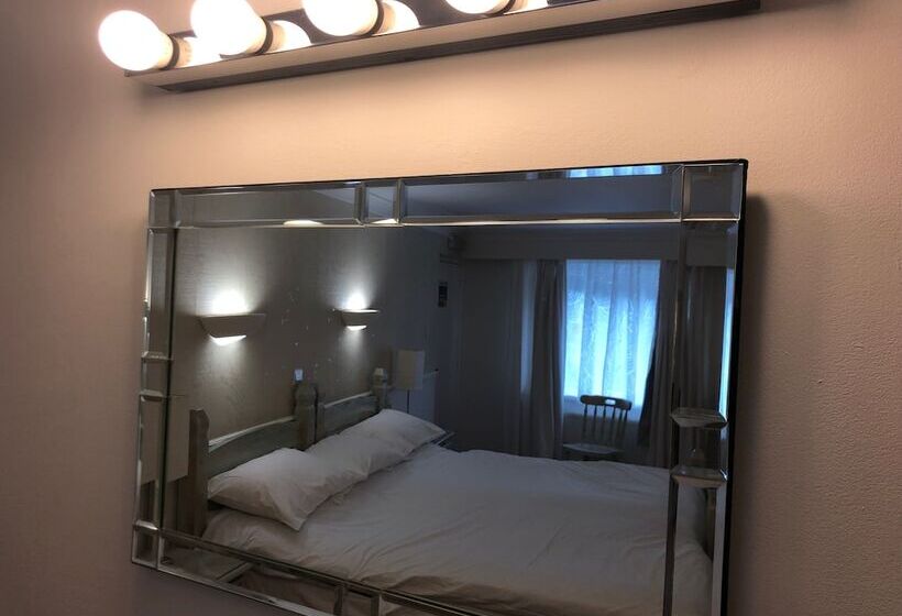 غرفة قياسية سرير كينج, The Willow House