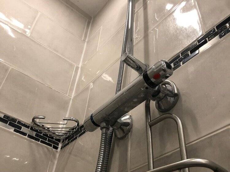 غرفة قياسية رباعية, The Willow House