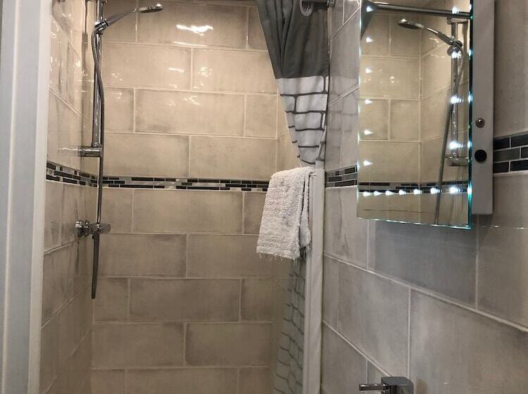 غرفة قياسية سرير كينج, The Willow House