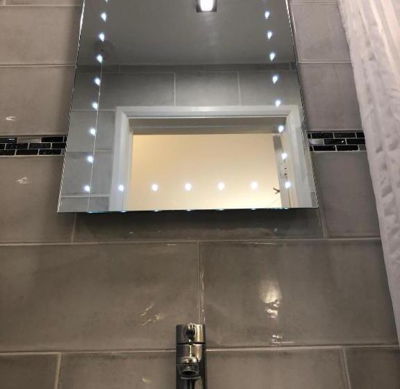 غرفة قياسية سرير كينج, The Willow House