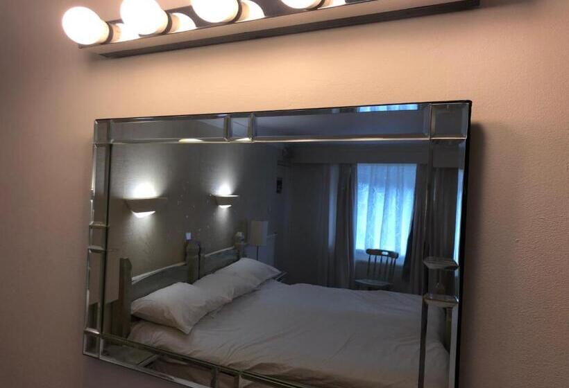 غرفة قياسية سرير كينج, The Willow House