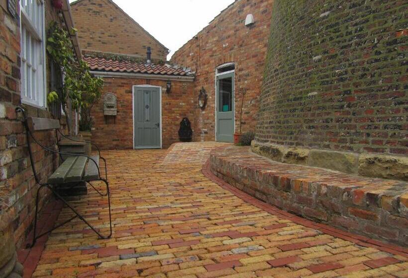 منزل غرفتين نوم, The Windmill