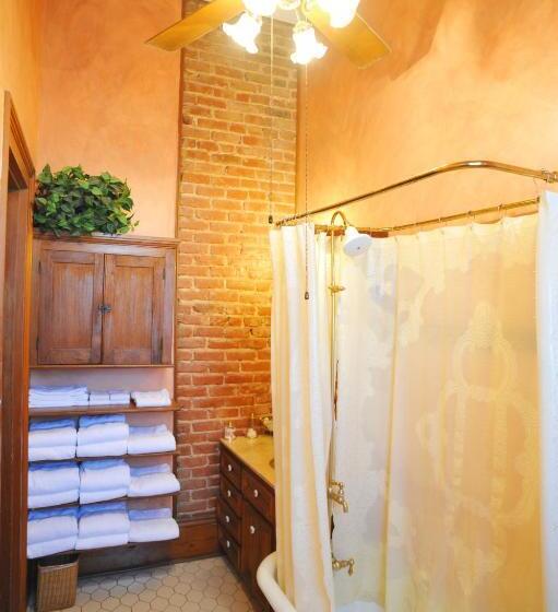 Quarto Estandar Banheiro Compartilhado, Hh Whitney House   A Bed & Breakfast On The Historic Esplanade