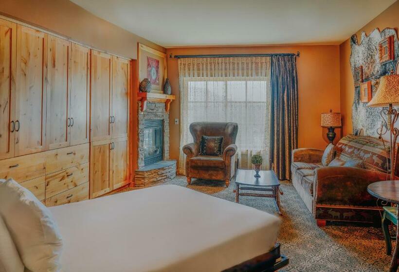 استودیوی استاندارد, Big Sky Resort Village Center