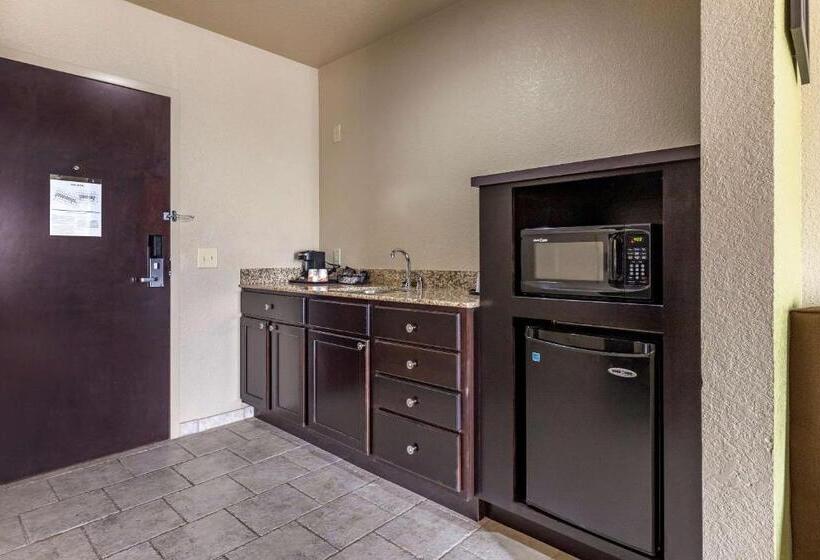 سوییت, Comfort Inn Bentonville  Crystal Bridges