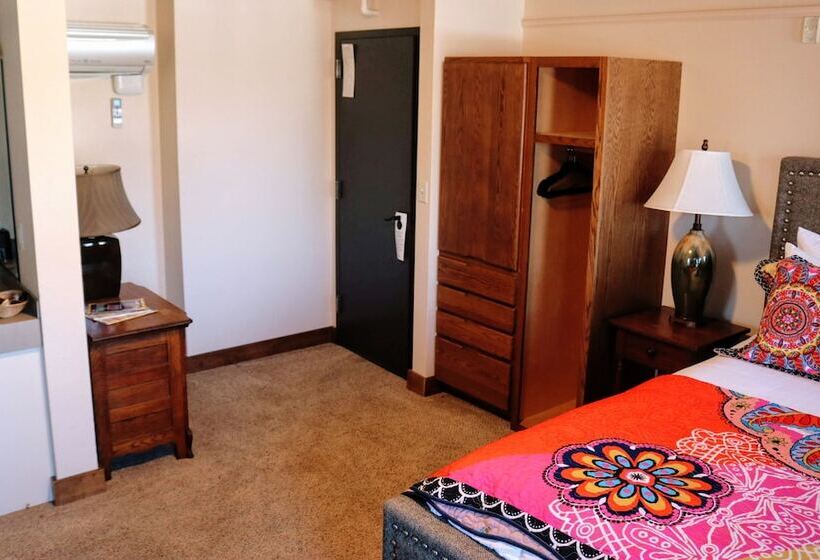 חדר סטנדרט, Iowa House Historic Inn