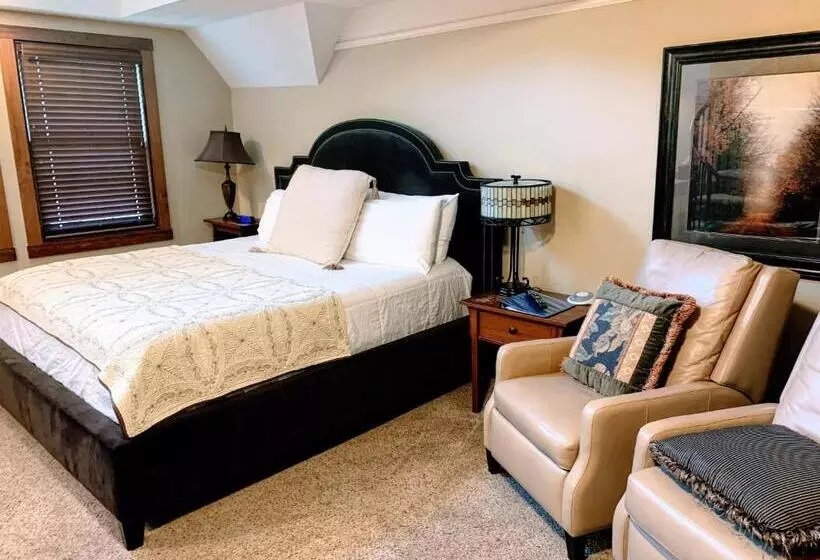 キングサイズベッドのデラックススイート, Iowa House Historic Inn