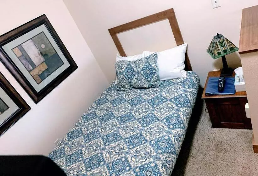 キングサイズベッドのデラックススイート, Iowa House Historic Inn