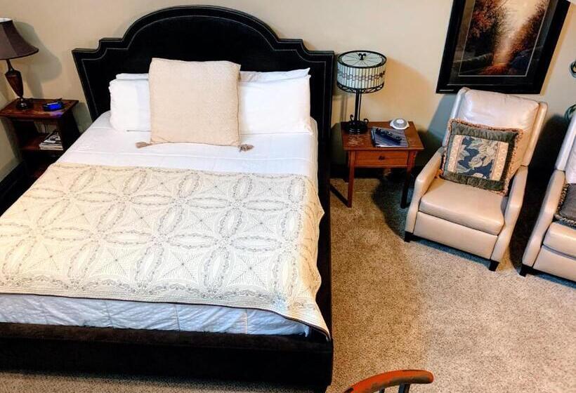 Люкс Deluxe Кровать Кинг, Iowa House Historic Inn