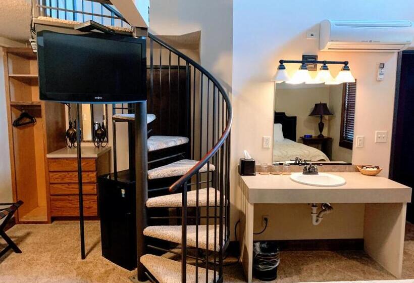 חדר דלוקס עם מיטת קינג, Iowa House Historic Inn