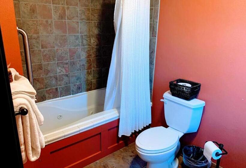 חדר דלוקס עם מיטת קינג, Iowa House Historic Inn