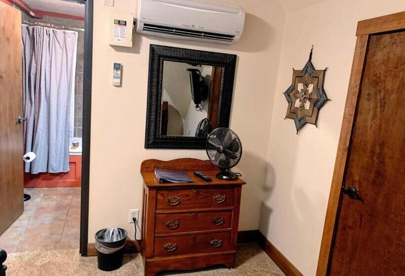 חדר סטנדרט, Iowa House Historic Inn