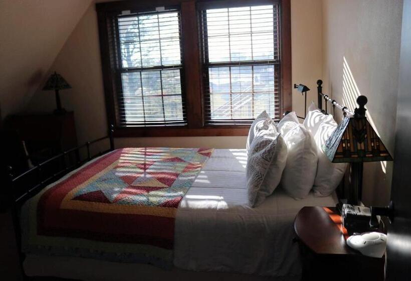 חדר סטנדרט, Iowa House Historic Inn