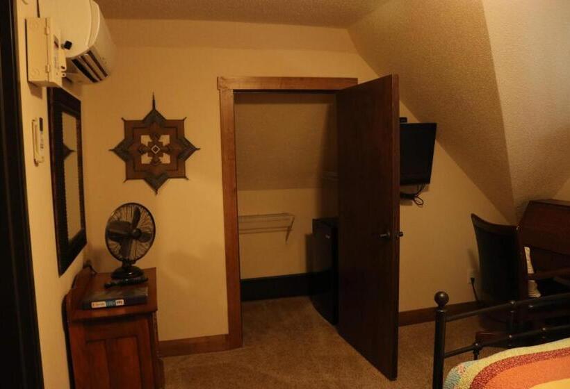 חדר סטנדרט, Iowa House Historic Inn