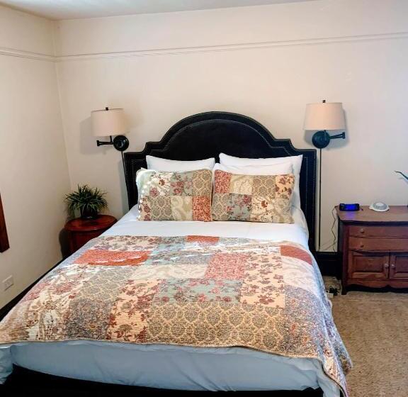 חדר דלוקס, Iowa House Historic Inn