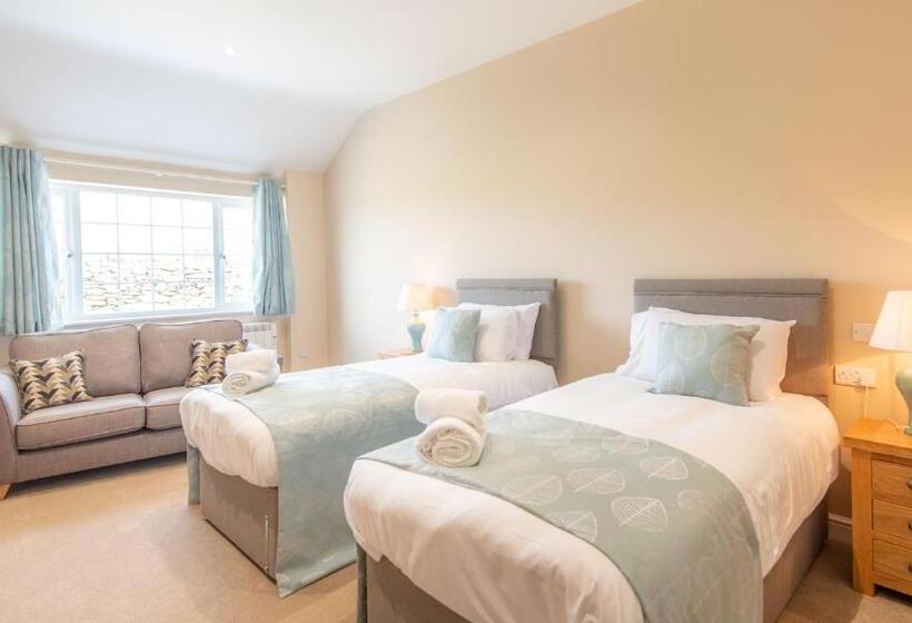 高级大房间, Lastra Farm