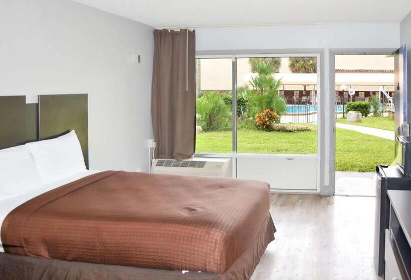 غرفة قياسية سرير كينج, Rodeway Inn Sun City Center
