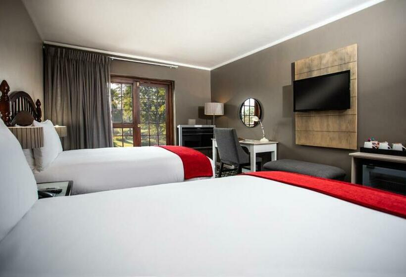 חדר סופריור נוף לבריכה, The Caledon Hotel And Spa